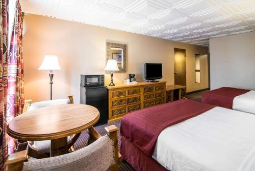 Quality Inn Taos - image 4