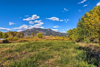 Taos Studio with Shared Hot Tub in Historic District! - image 4