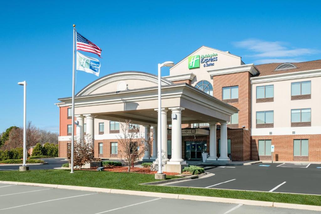 Holiday Inn Express Hotel & Suites Tappahannock an IHG Hotel - image 7