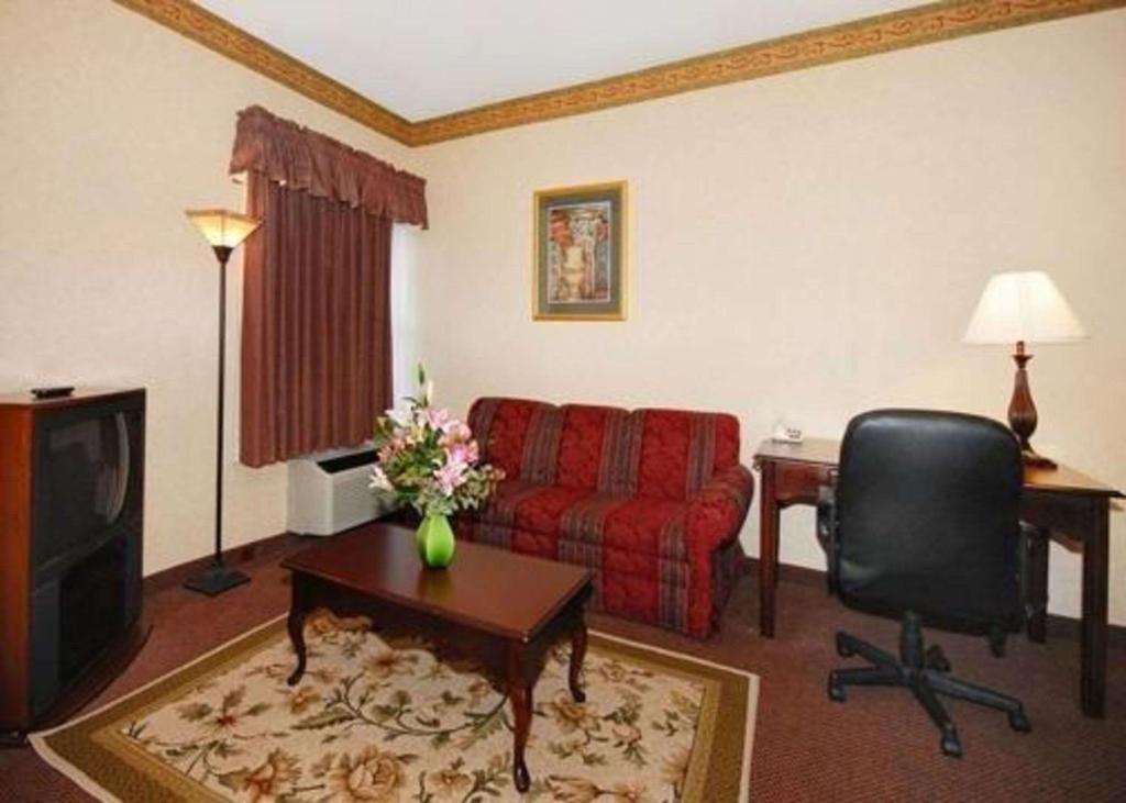 Quality Inn & Suites Tarboro - Kingsboro - image 7