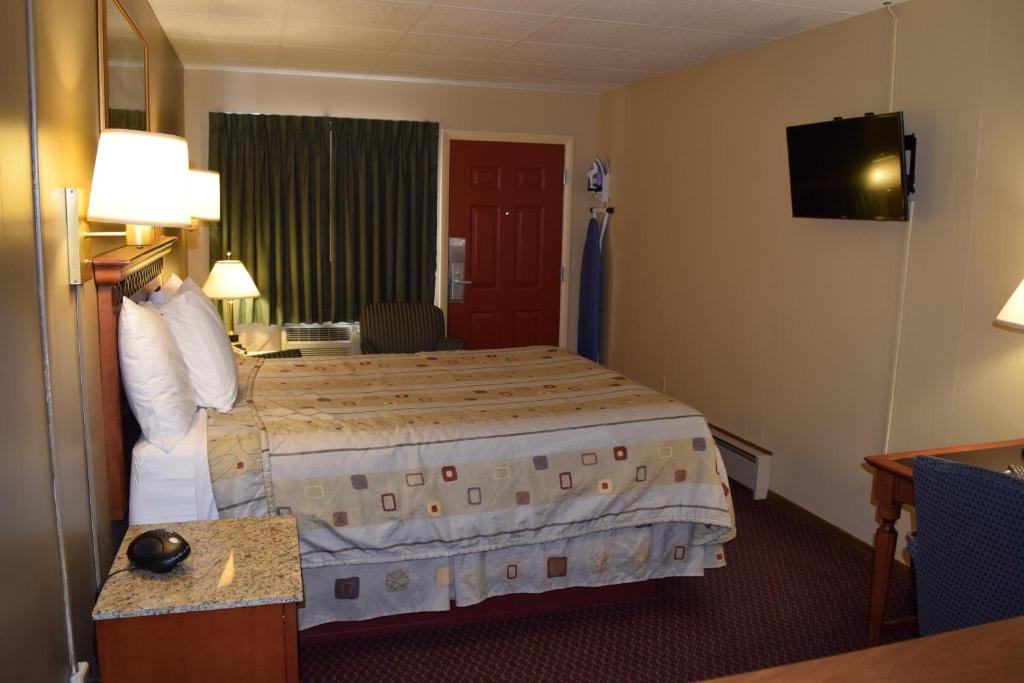 Economy Inn - image 7