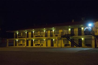 Tazewell Motor Lodge - image 10