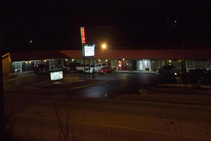 Tazewell Motor Lodge - image 11