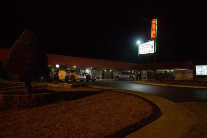 Tazewell Motor Lodge - image 12