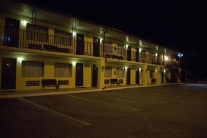 Tazewell Motor Lodge - image 15