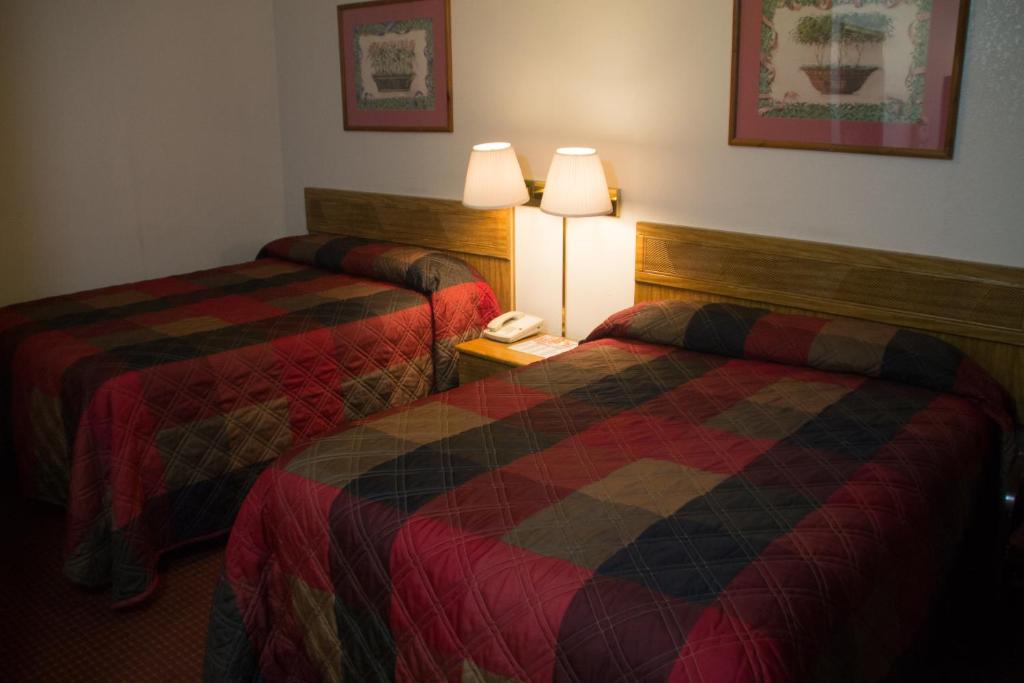 Tazewell Motor Lodge - image 5