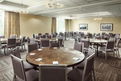 Hampton Inn & Suites Teaneck/Glenpointe - image 5