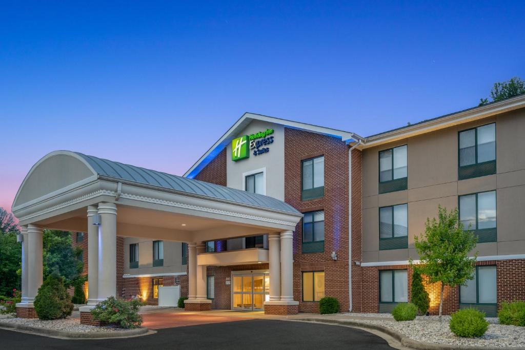 Holiday Inn Express & Suites Tell City an IHG Hotel - main image