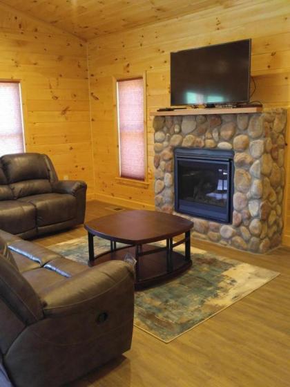 Ruby Bear - 2 Bedrooms 1 Baths Sleeps 4 home - image 8