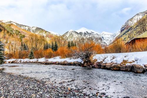 Coronet Creek Retreat - main image