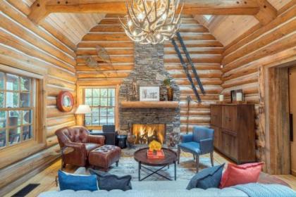 YELLOW BRICK CABIN by Exceptional Stays