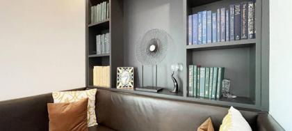 Downtown Modern Creekside by Exceptional Stays - image 12