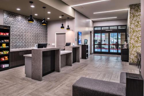 Best Western Plus Temecula Wine Country Hotel & Suites - image 2