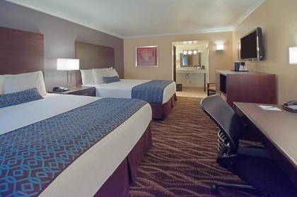 Hotel Tempe/Phoenix Airport InnSuites Hotel & Suites - image 5