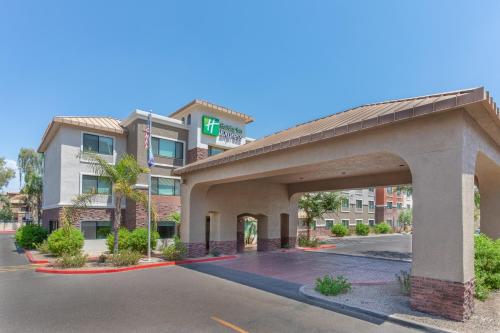 Holiday Inn Express and Suites Phoenix Tempe - University an IHG Hotel - image 3