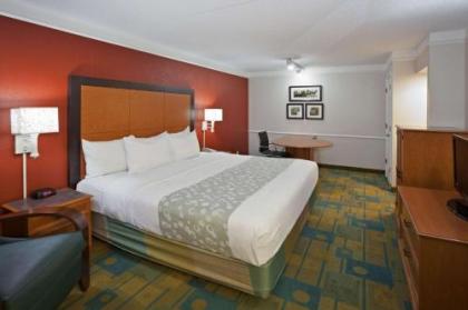 La Quinta Inn by Wyndham Phoenix Sky Harbor Airport - image 2