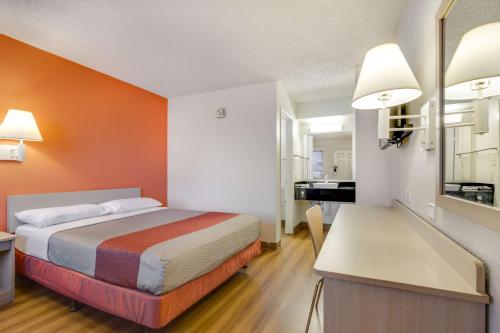 Motel 6-Tempe AZ - Broadway - ASU - image 2