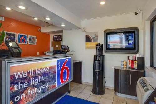 Motel 6-Tempe AZ - Broadway - ASU - image 5