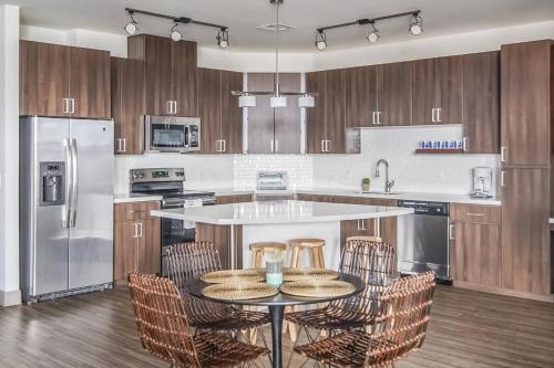 Lavish 2BR on Tempe Town Lake #4032 by WanderJaunt - image 2