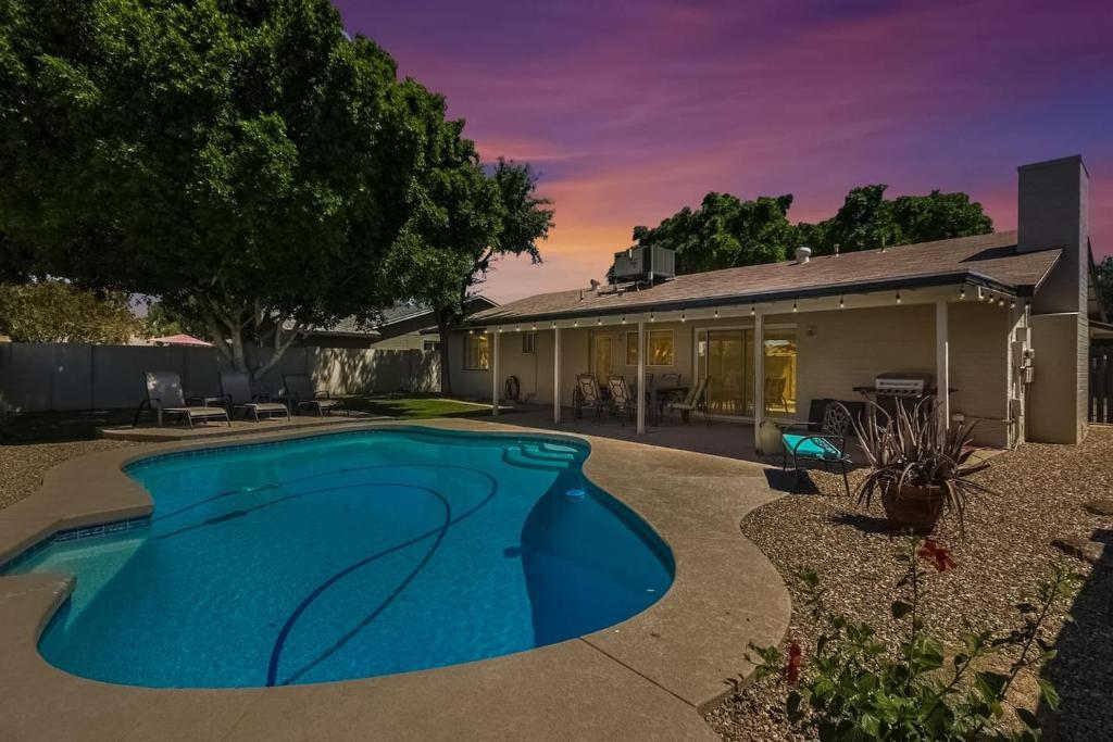 Tempe Remodel w Sparkling Pool and Game Room - main image