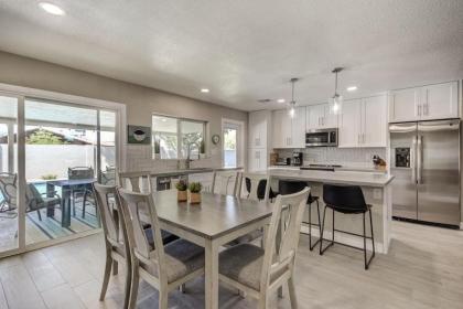 Tempe Remodel w Sparkling Pool and Game Room - image 10