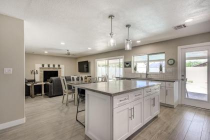 Tempe Remodel w Sparkling Pool and Game Room - image 12