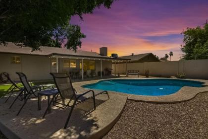 Tempe Remodel w Sparkling Pool and Game Room - image 6