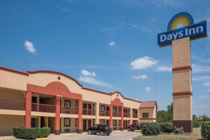 Days Inn by Wyndham Temple - image 11