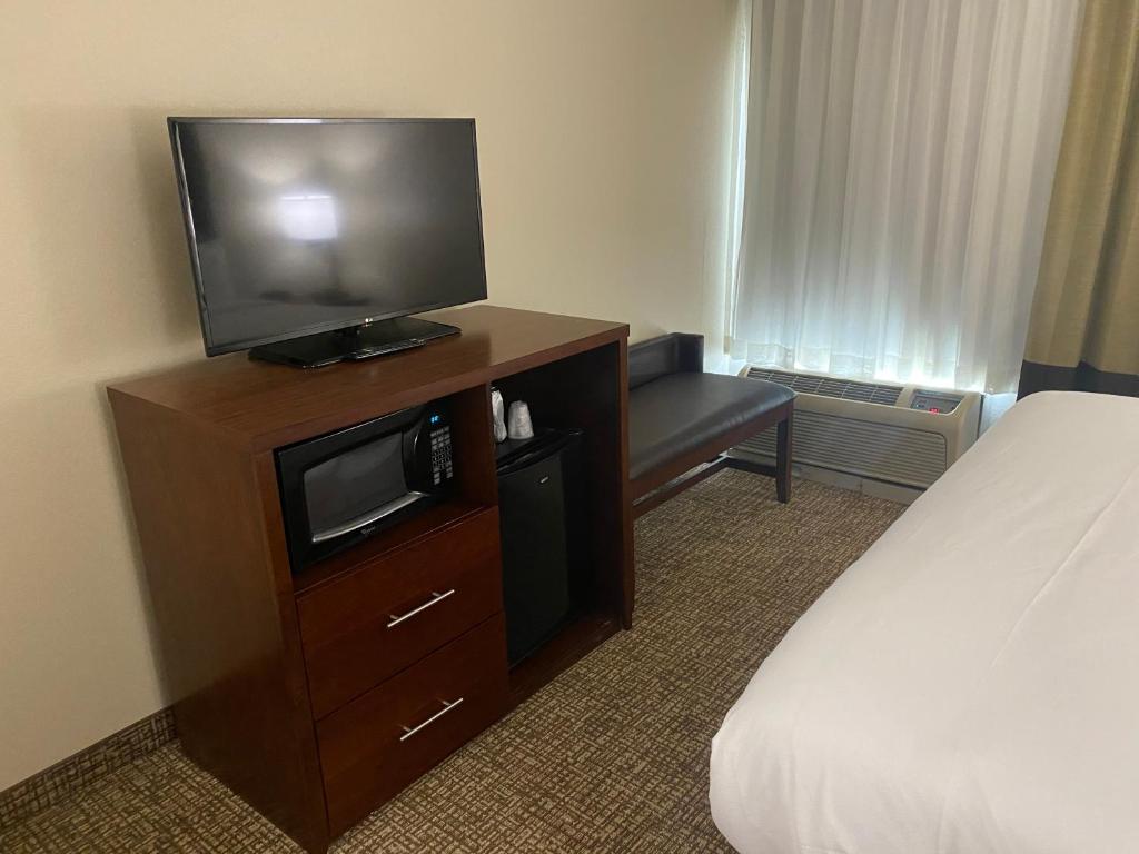 Comfort Inn & Suites Temple - image 2