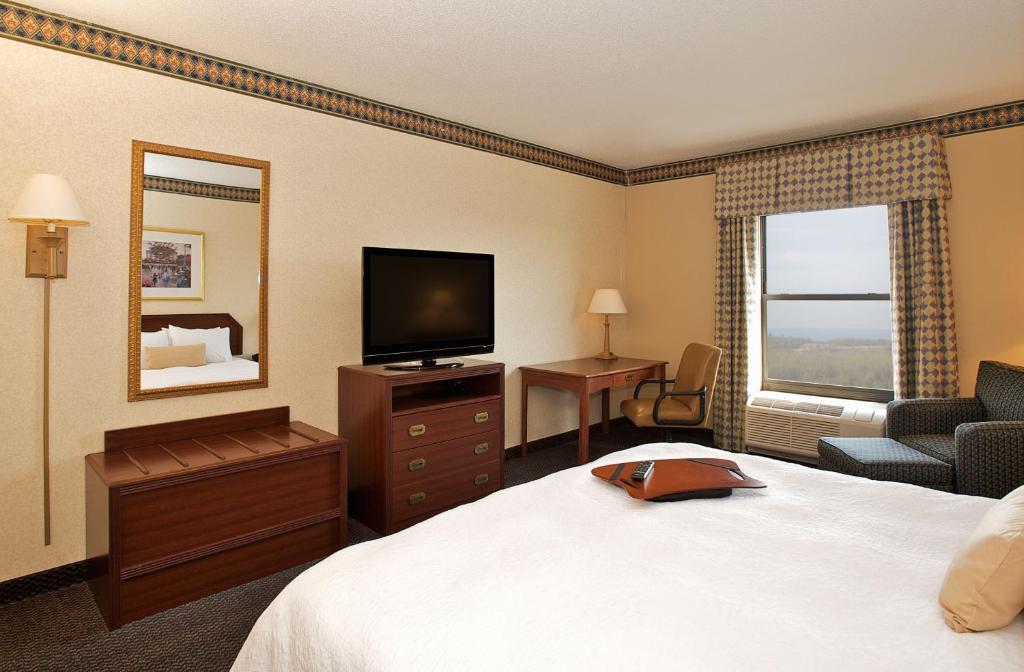 Hampton Inn Terre Haute - image 3