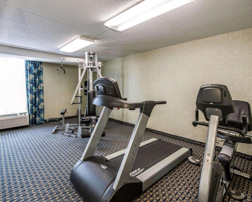 Quality Inn Terre Haute University Area - image 2