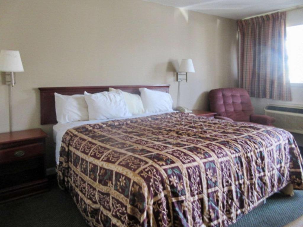 Rodeway Inn Terre Haute - image 5