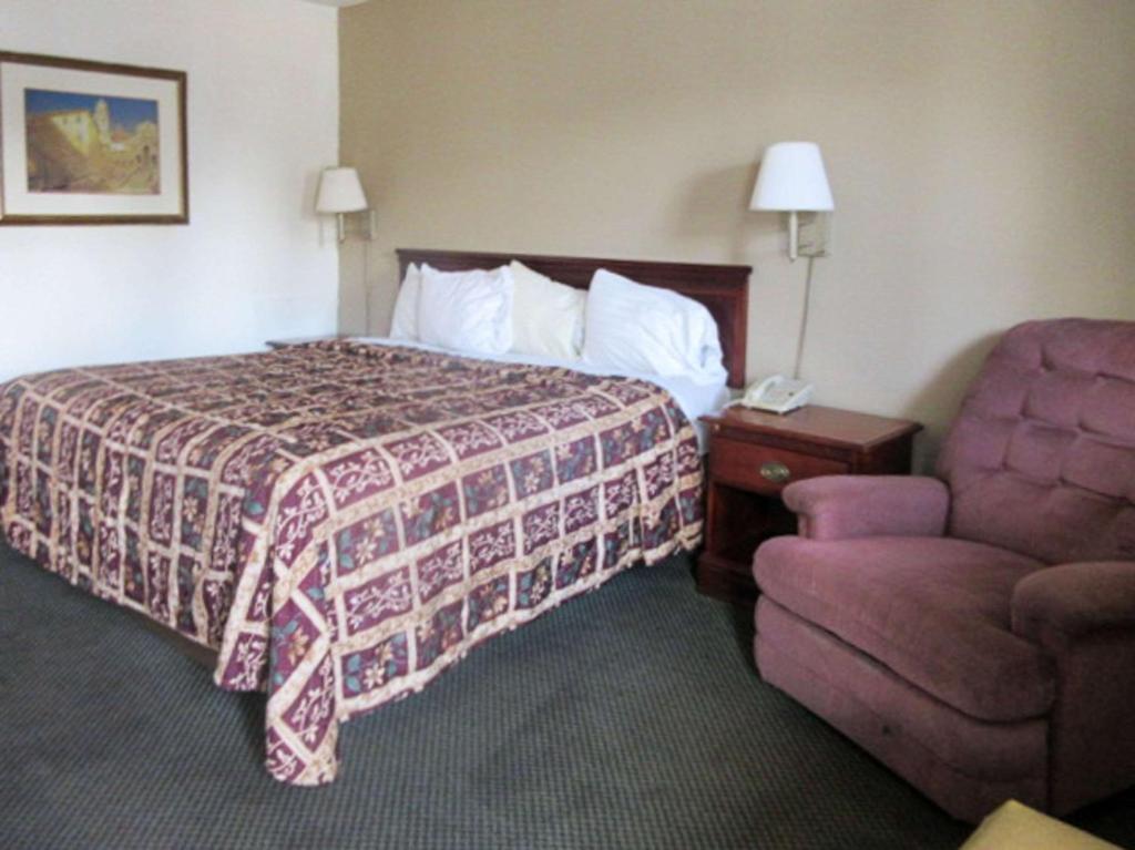 Rodeway Inn Terre Haute - image 6