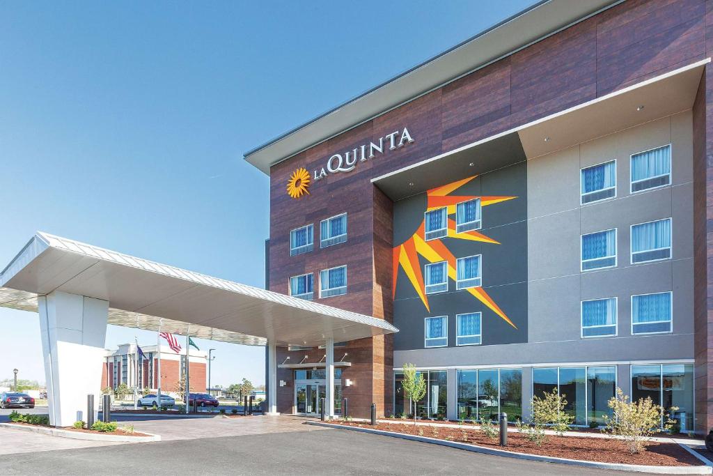 La Quinta by Wyndham Terre Haute - main image