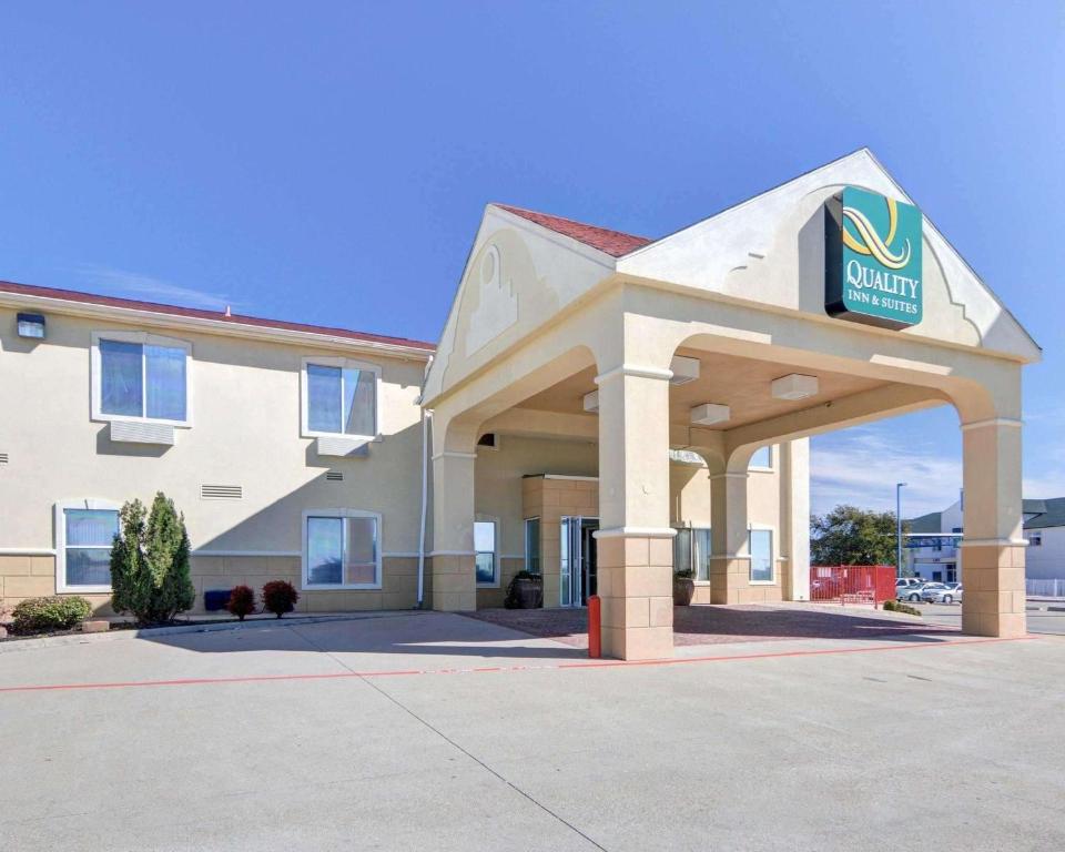 Quality Inn and Suites Terrell - main image