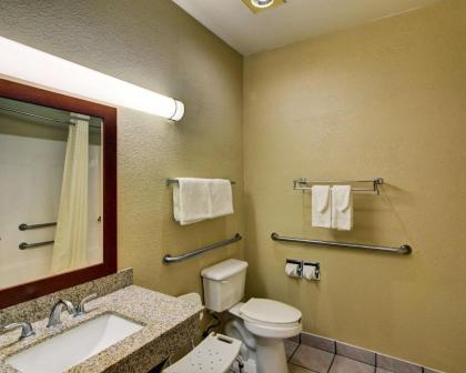 Quality Inn and Suites Terrell - image 7