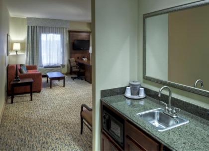 Hampton Inn & Suites Texarkana - image 7