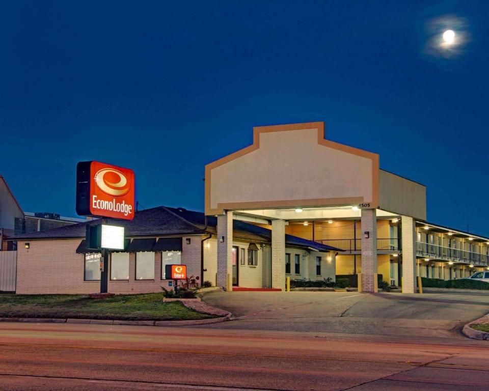 Econo Lodge Texarkana I-30 - main image