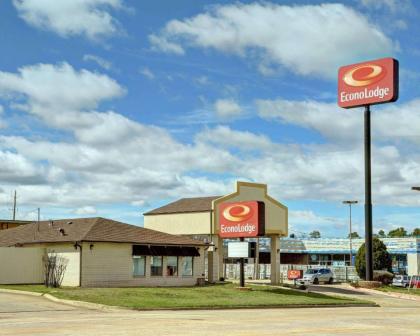 Econo Lodge Texarkana I-30 - image 10