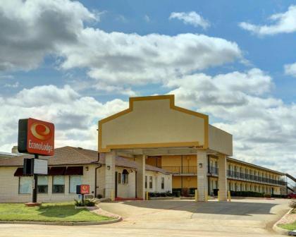 Econo Lodge Texarkana I-30 - image 8