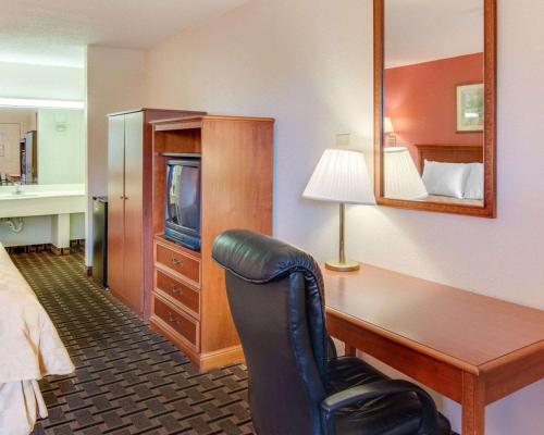 Rodeway Inn & Suites - image 2