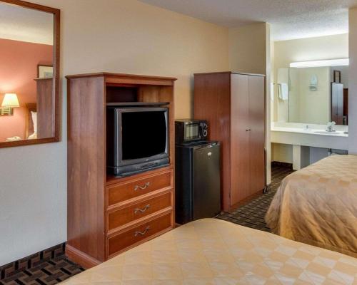 Rodeway Inn & Suites - image 7