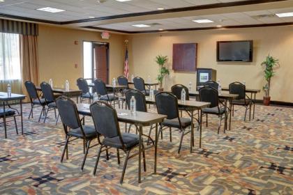 Holiday Inn Express Hotel & Suites Texarkana East an IHG Hotel - image 5