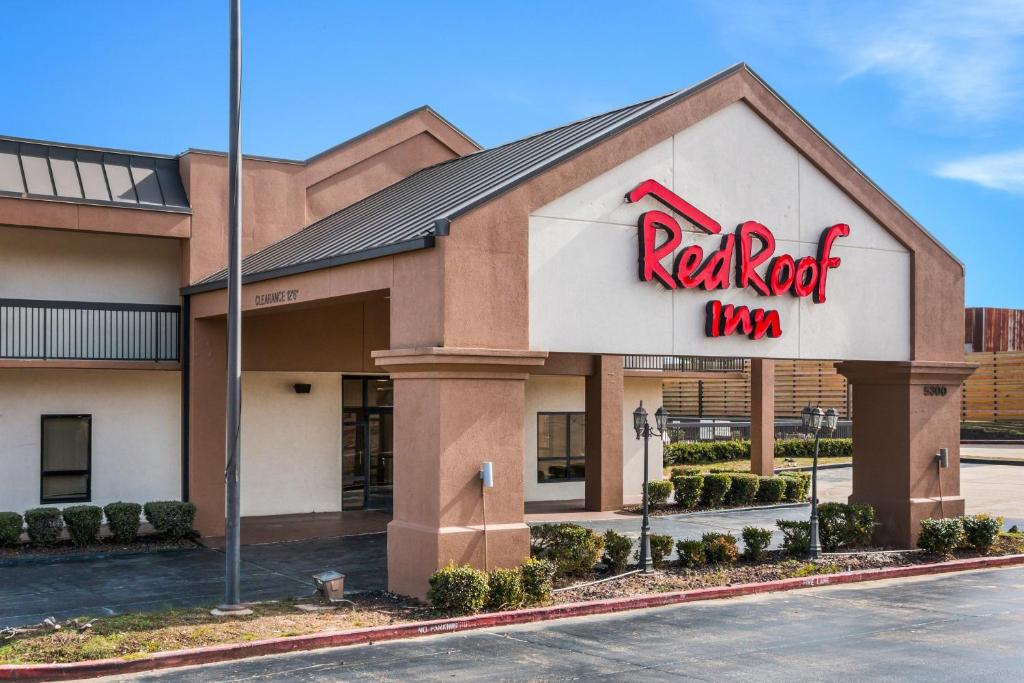 Red Roof Inn Texarkana - image 5