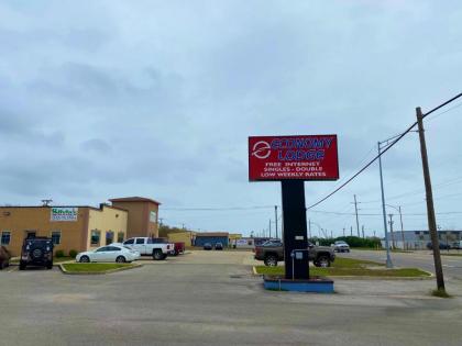 Economy Lodge Texas City Refinery - image 3