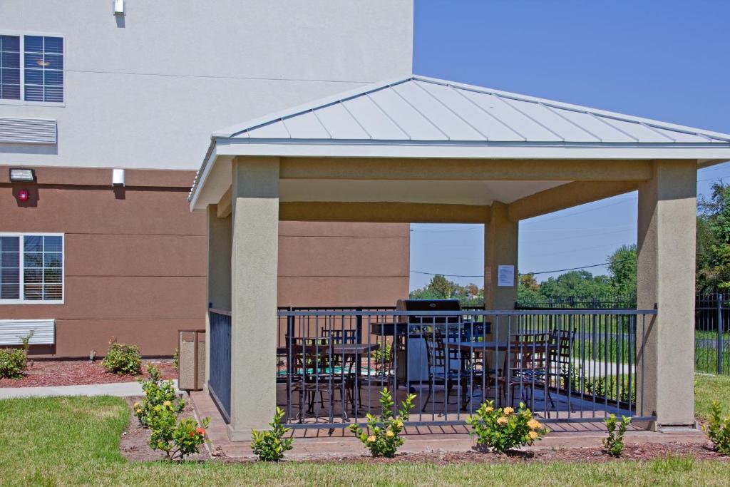 Candlewood Suites - Texas City an IHG Hotel - image 6