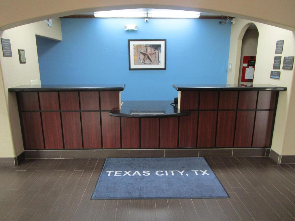 Comfort Inn & Suites Texas City - image 4