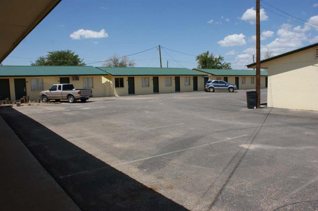 HWY Express Inn and Suites - main image