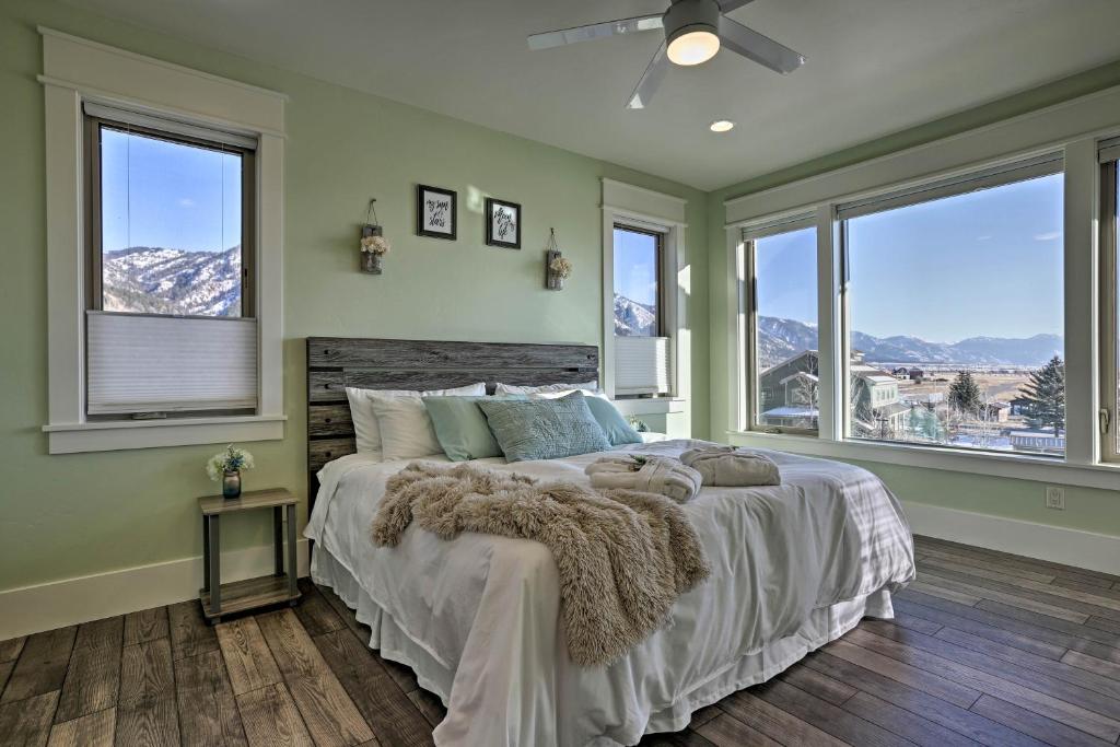 Stunning Valley Home with Furnished Deck and Mtn Views - image 2