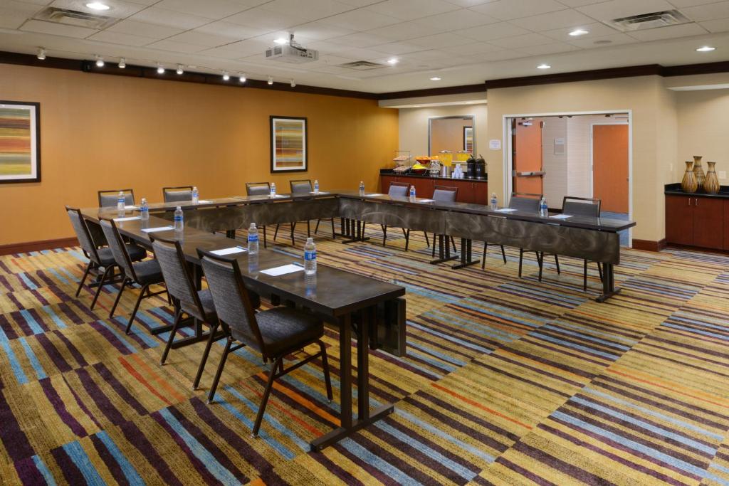 Fairfield Inn & Suites by Marriott Dallas Plano The Colony - image 2